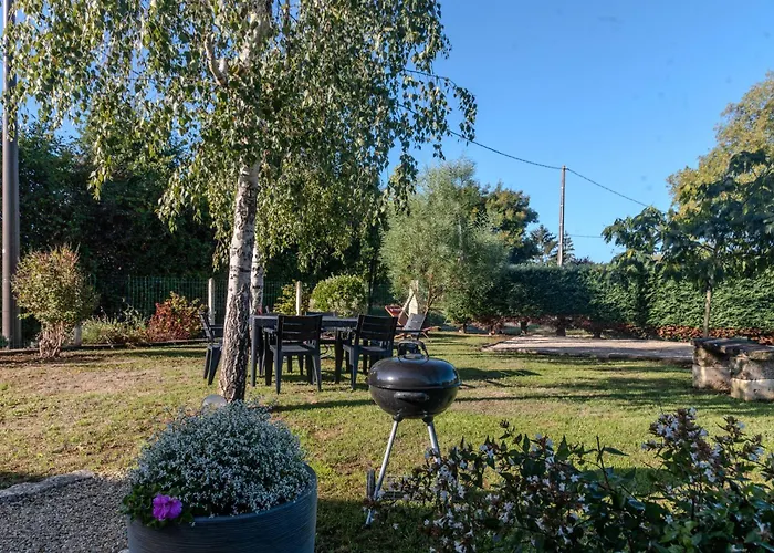 Le Logis Chez Bompain Holiday home Brizambourg