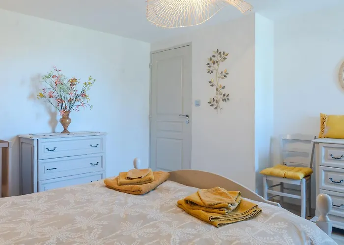 Holiday home Le Logis Chez Bompain Brizambourg