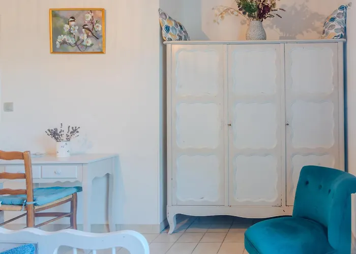 Le Logis Chez Bompain Holiday home Brizambourg