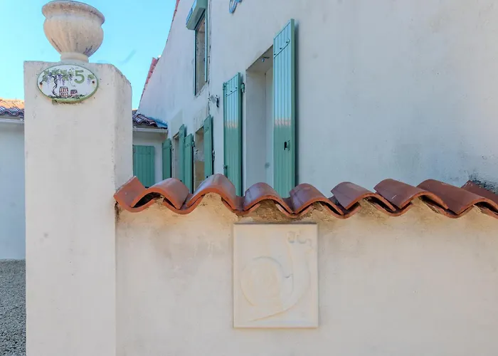 Le Logis Chez Bompain Holiday home Brizambourg